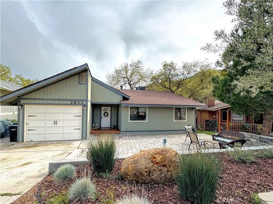 Attached, Exterior, Facade, Ranch