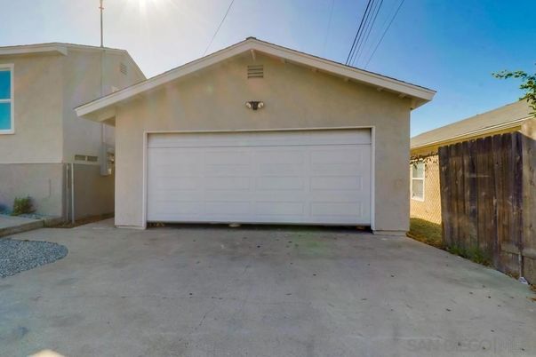 Detached Garage, Exterior