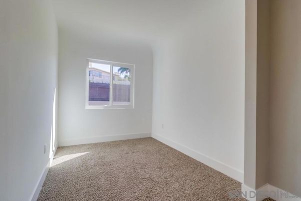 Empty room, Interior