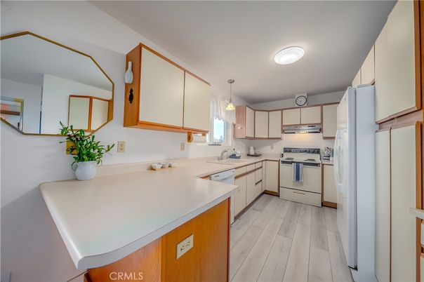 Interior, Kitchen, Pendant Lights, Wood Texture Flooring