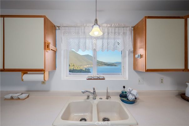 Bathroom, Interior, Pendant Lights, Water