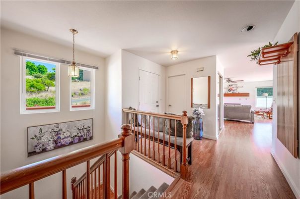 Interior, Pendant Lights, Wood Texture Flooring