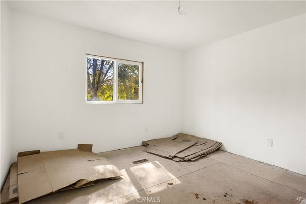 Empty room, Interior
