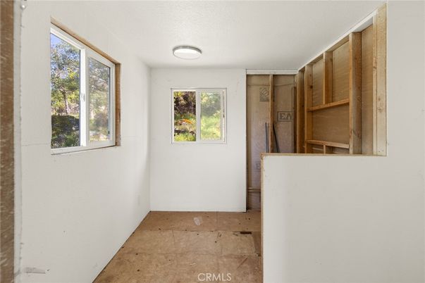Empty room, Interior
