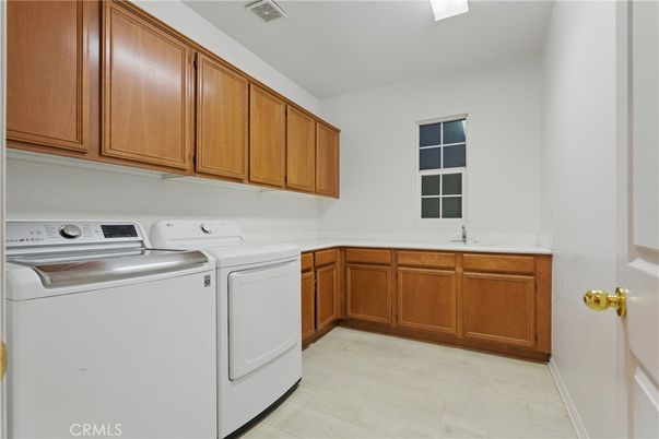 Interior, Washer, Wood Texture Flooring