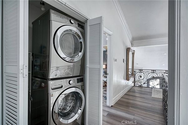 Interior, Utility Closets, Washer, Wood Texture Flooring