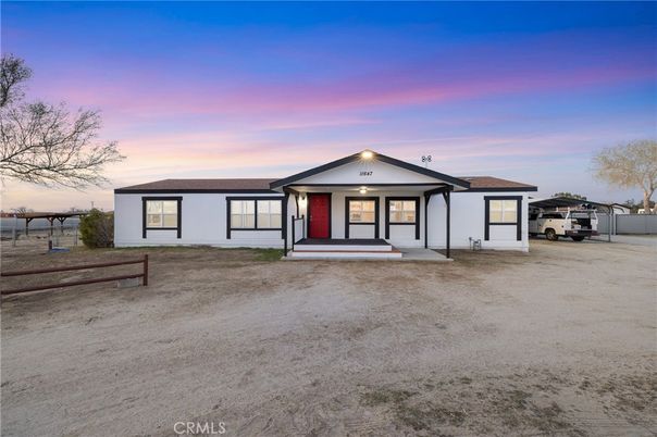 Backyard, Exterior, Facade, Ranch