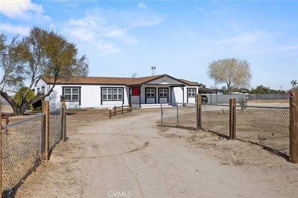 Backyard, Exterior, Facade, Ranch
