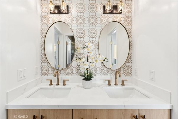 Bathroom, Dual Sink Vanities, Interior