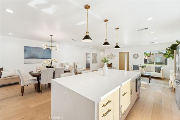 Dining room, Interior, Kitchen, Pendant Lights, Recessed Lighting, Wood Texture Flooring