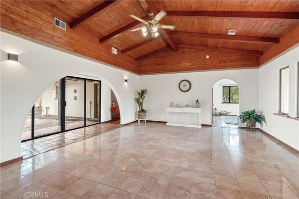 Empty room, Interior, Wooden Beams, Wooden Ceilings