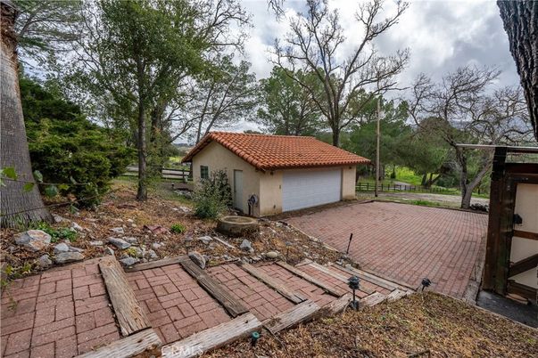 Backyard, Detached Garage, Exterior