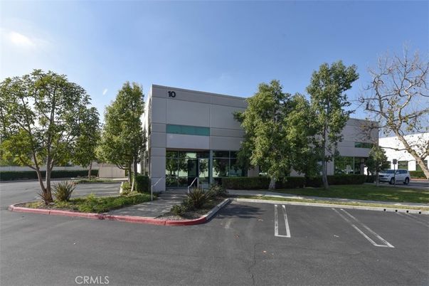 Exterior, Facade, Modern