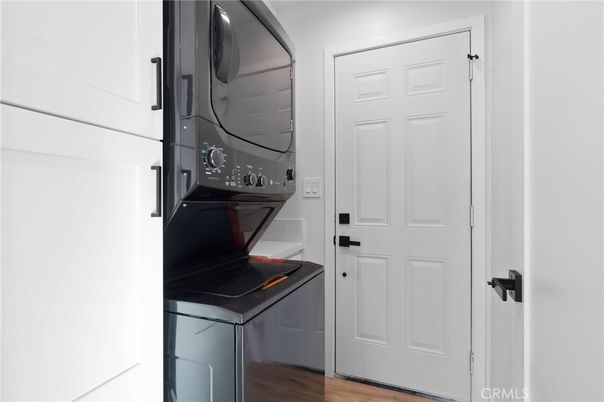 Interior, Utility Closets, Washer, Wood Texture Flooring