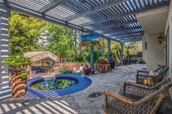Exterior, Pool