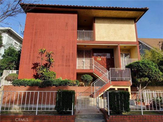 Exterior, Facade, Modern
