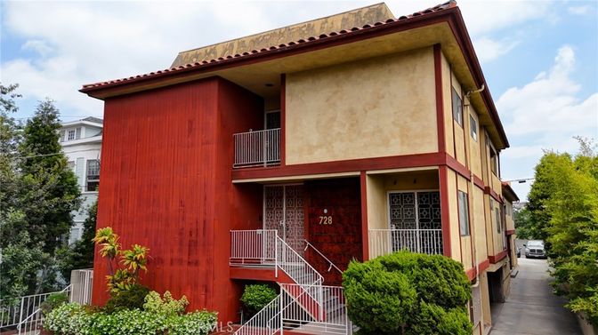 Exterior, Facade, Mediterranean