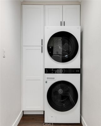 Interior, Utility Closets, Washer, Wood Texture Flooring