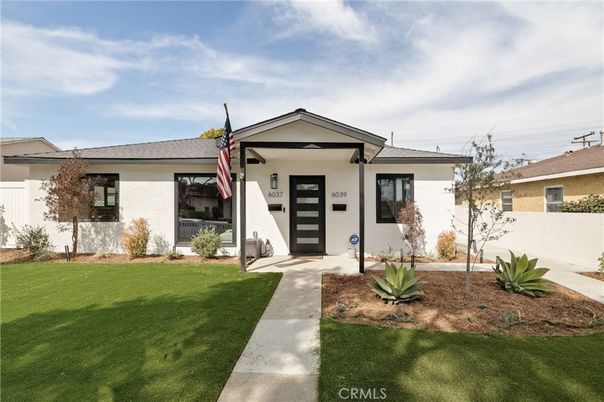 Backyard, Exterior, Facade, Ranch