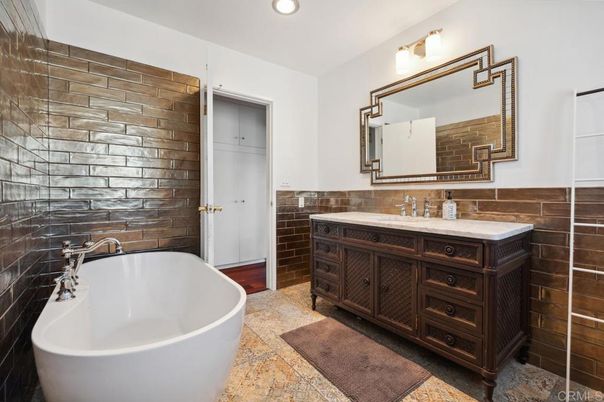 Bathroom, Dual Sink Vanities, Free Standing Baths, Interior, Recessed Lighting