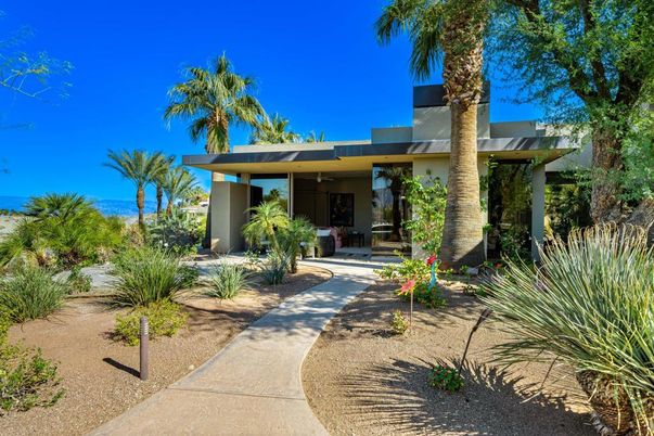 Backyard, Exterior, Facade, Modern