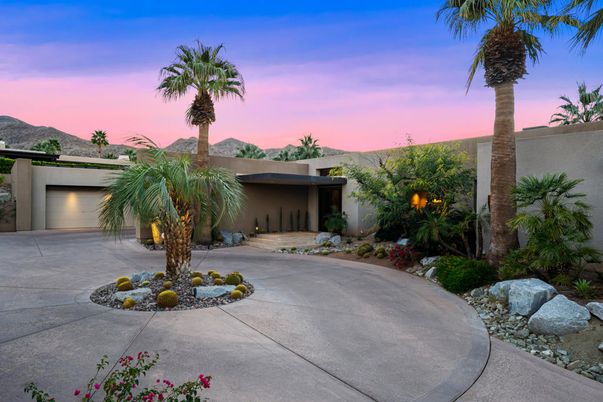 Attached, Backyard, Exterior, Facade, Modern