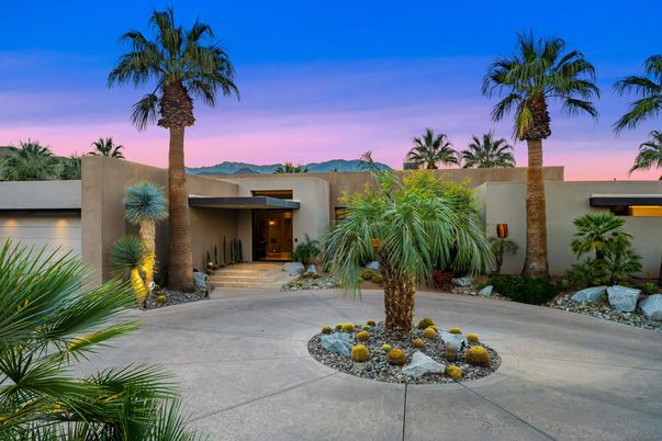 Backyard, Exterior, Facade, Modern