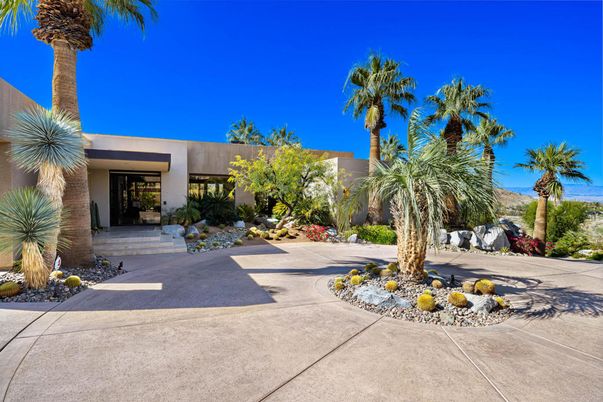 Backyard, Exterior, Facade, Modern