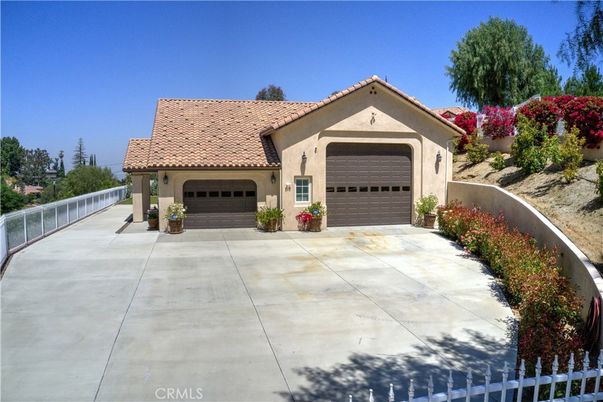 Attached, Exterior, Facade, Mediterranean