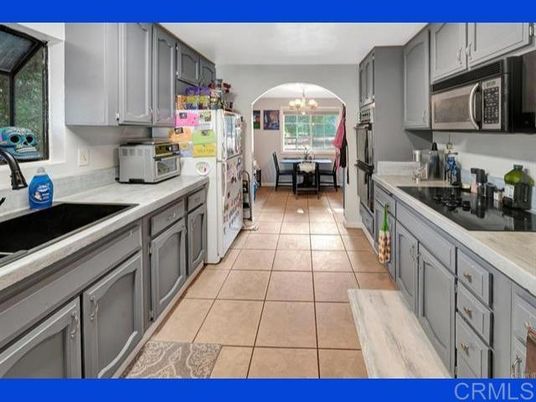Chandelier, Dining room, Interior, Kitchen