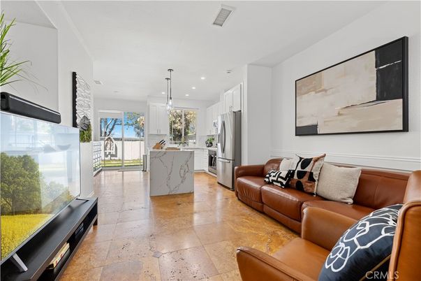 Interior, Kitchen, Living room, Pendant Lights, Recessed Lighting, Stainless Steel Appliances