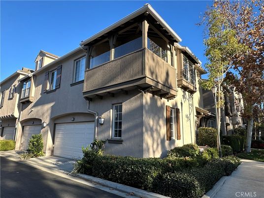 Attached, Exterior, Facade, American Craftsman