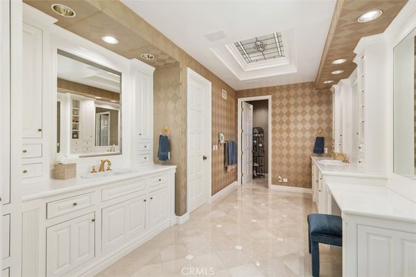Bathroom, Interior, Recessed Lighting