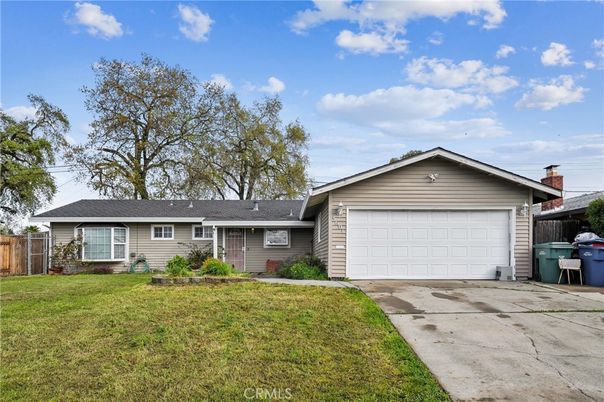 Attached, Exterior, Facade, Ranch