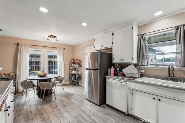 Dining room, Interior, Kitchen, Recessed Lighting, Stainless Steel Appliances, Wood Texture Flooring