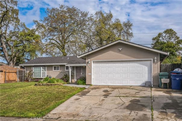 Attached, Exterior, Facade, Ranch