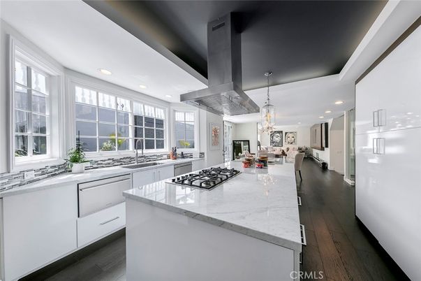 Chandelier, Dining room, Interior, Kitchen, Pendant Lights, Recessed Lighting, Stainless Steel Appliances, Wood Texture Flooring