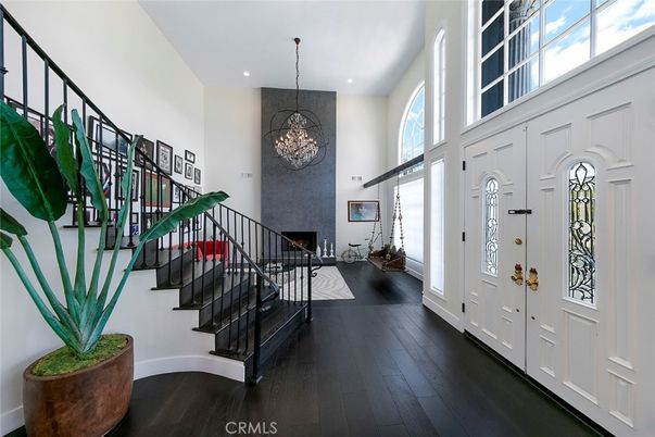 Chandelier, Fireplace, Interior, Recessed Lighting, Wood Texture Flooring