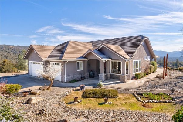 Attached, Exterior, Facade, Ranch
