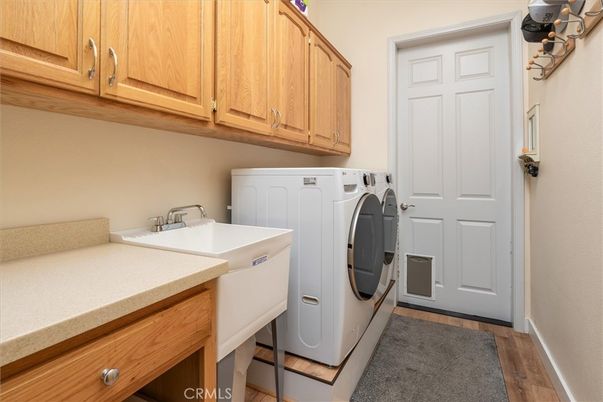Interior, Washer, Wood Texture Flooring