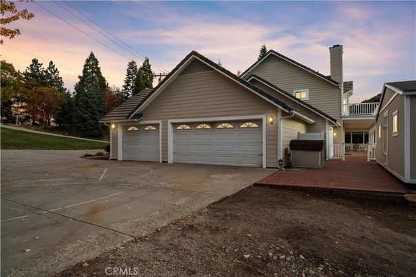 Attached, Exterior, Facade, American Craftsman
