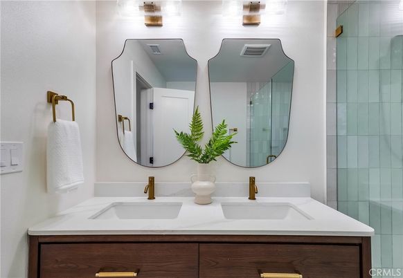 Bathroom, Dual Sink Vanities, Interior
