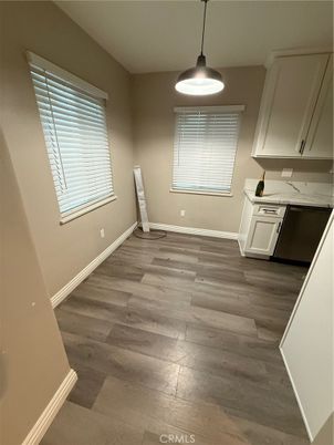 Interior, Pendant Lights, Wood Texture Flooring