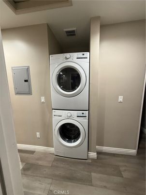 Interior, Utility Closets, Washer, Wood Texture Flooring