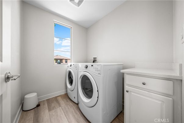 Interior, Washer, Wood Texture Flooring
