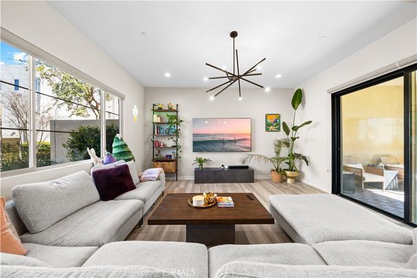Interior, Living room, Pendant Lights, Recessed Lighting, Wood Texture Flooring