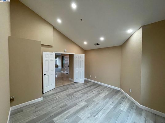 Empty room, Interior, Recessed Lighting, Wood Texture Flooring