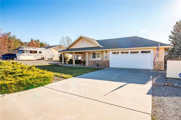 Attached, Exterior, Facade, Ranch