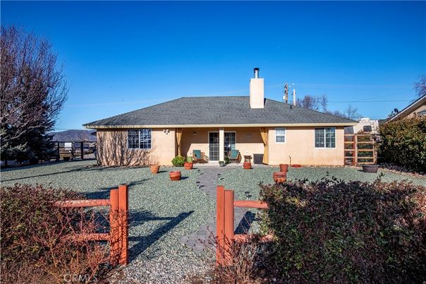 Backyard, Exterior, Facade, Ranch