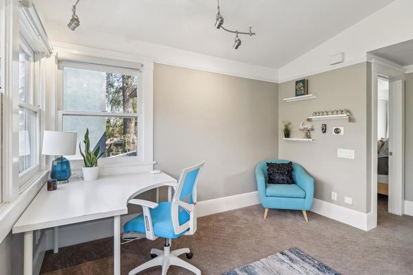 Home Office, Interior